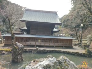 内々神社亀島から見た本殿