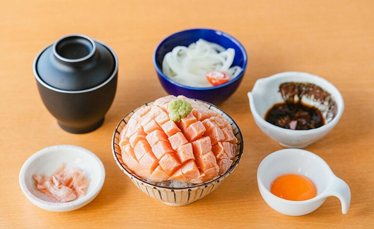 絶景レストラン うずの丘 炙りサクラマス花咲丼