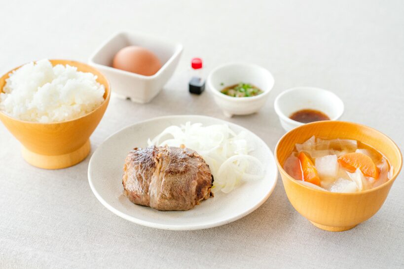 引用 公式HPより 今日は肉の日 淡路牛肉巻きハンバーグ定食