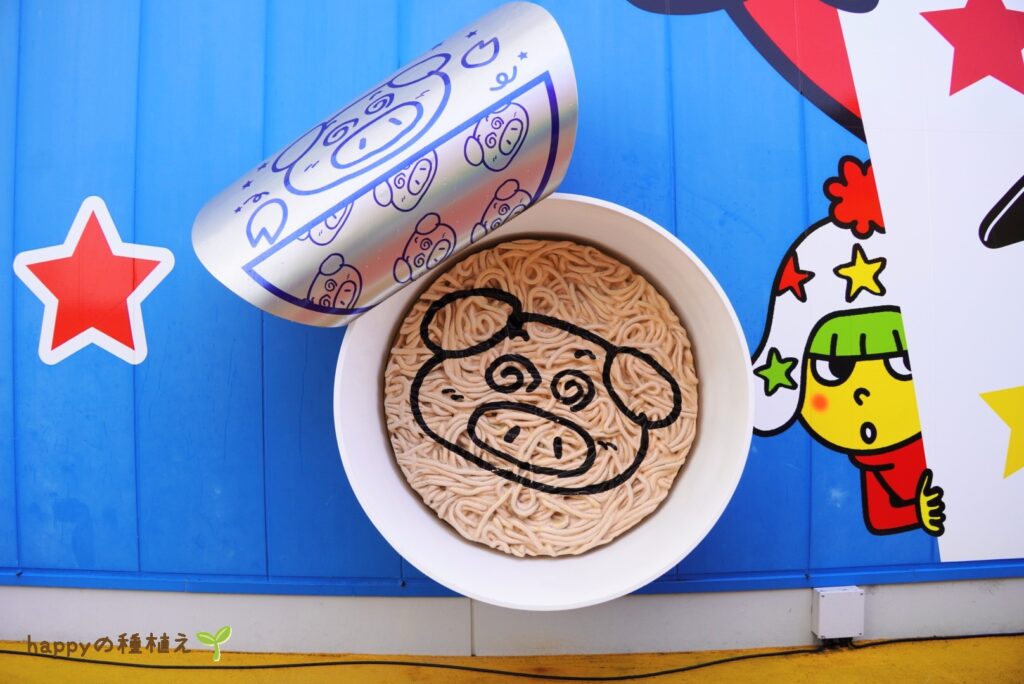 おやつタウン　ブタメンくんモニュメント