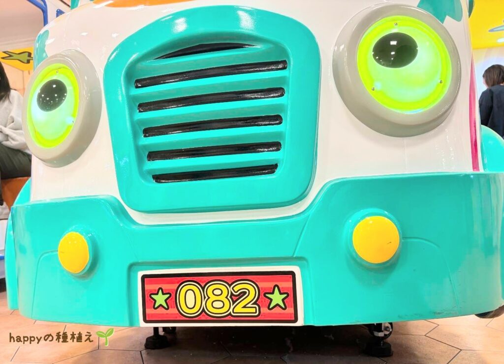 おやつタウン　キッズ用乗り物遊具のナンバーが「082」