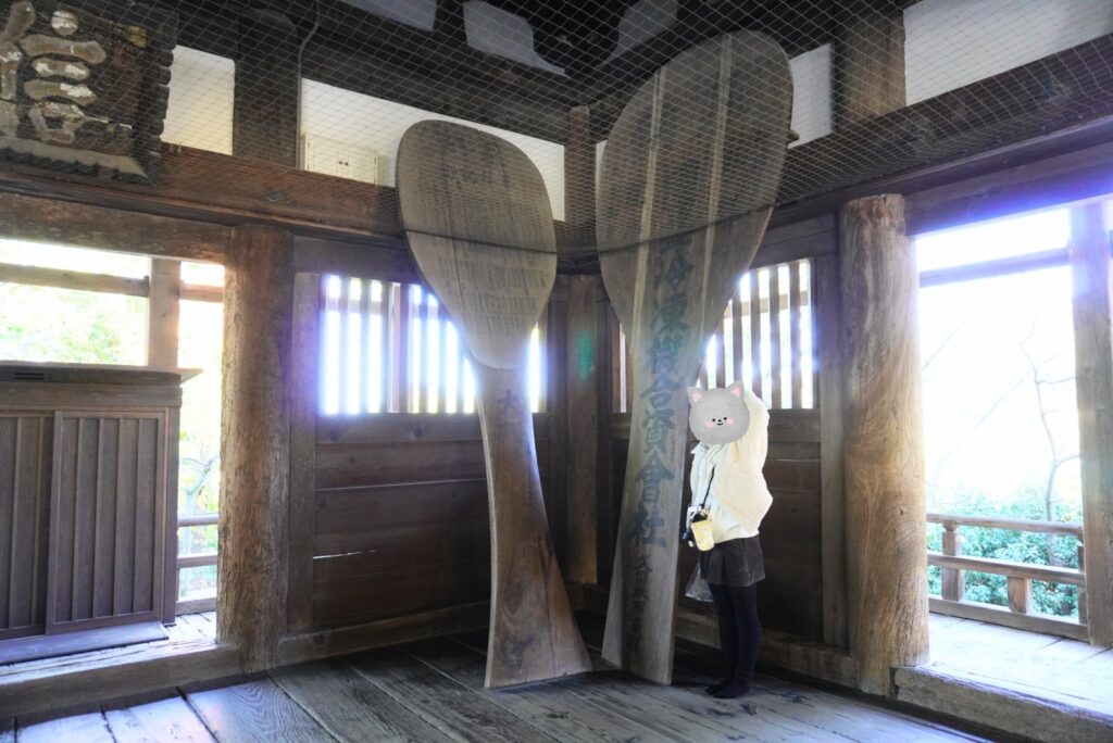 寺院　大きなしゃもじと