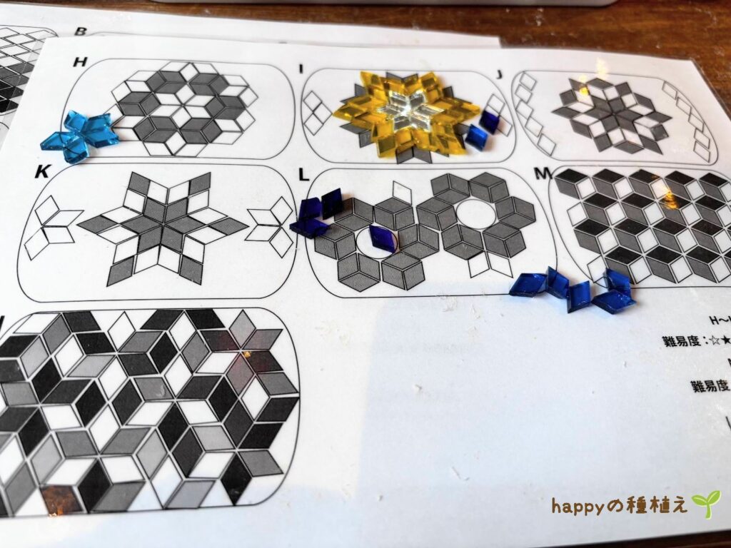 hand craft shop kinari 　デザイン図面に色とりどりのガラスを配置